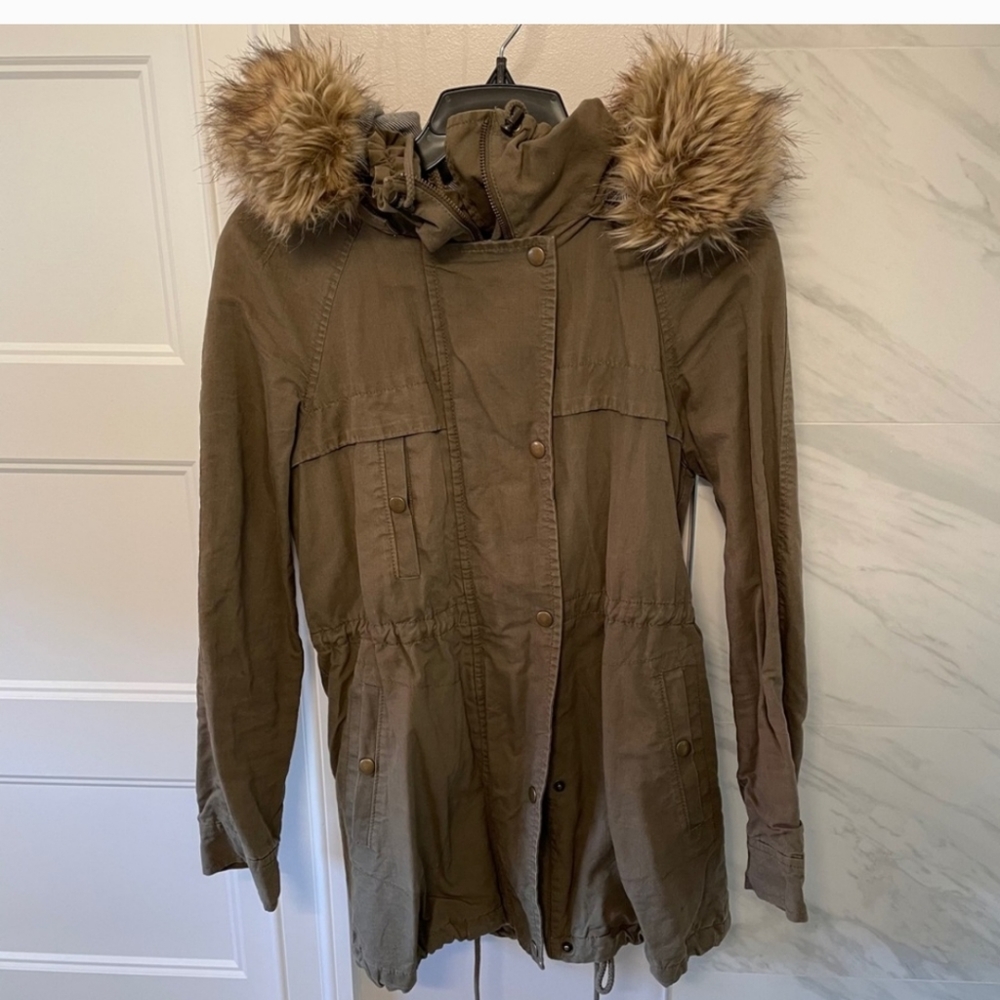 Loft Utility Jacket hood w faux fur